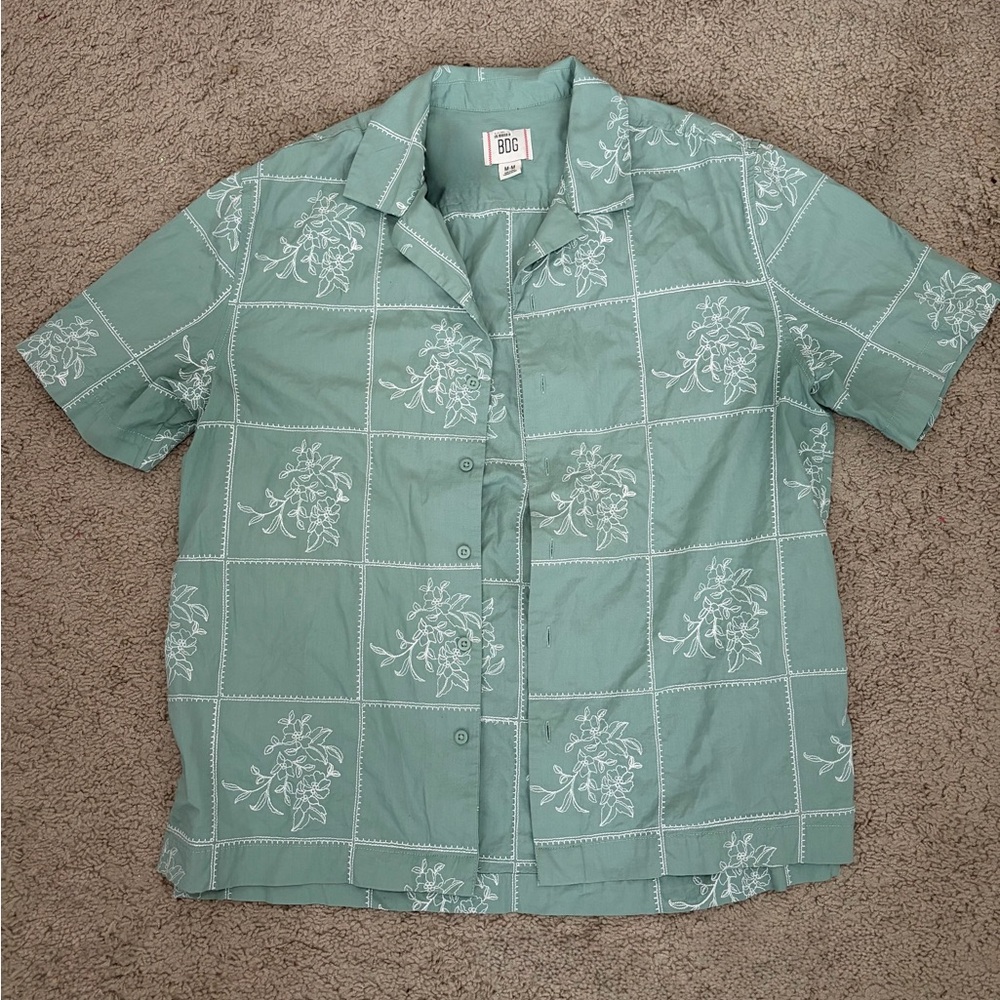 BDG Mint Green Short-Sleeve Button-Up Shirt with White Floral Grid